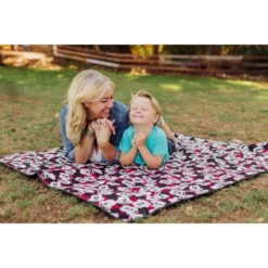 Picnic Time Mickey Mouse Outdoor Blanket Tote - Red/Black -OUTSUNNY Shop GUEST 569c3d76 d9db 4f9a 9091 31c40d72dfcd